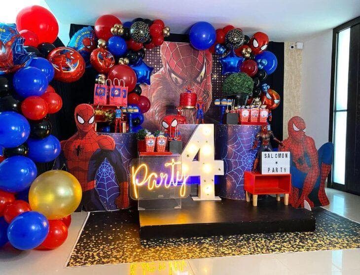 Décoration d’anniversaire sur le thème des super-héros